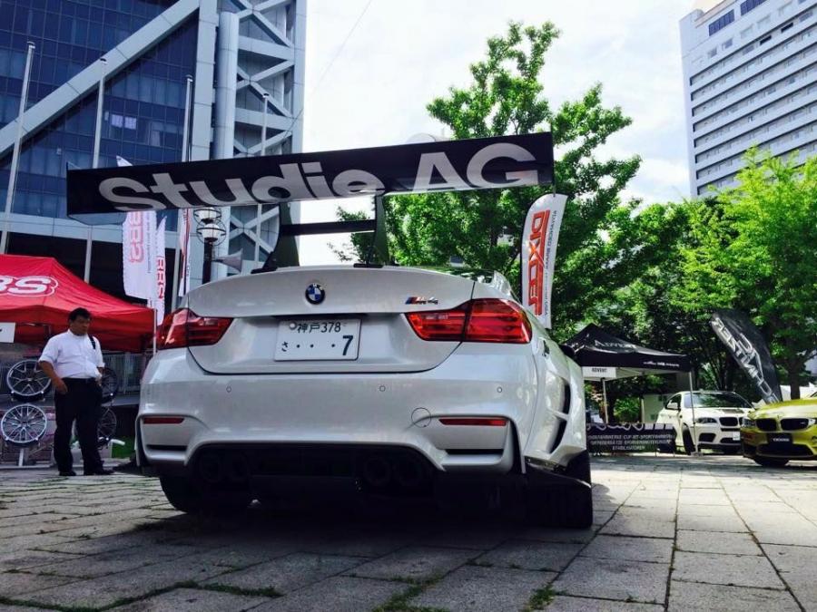  BMW M4 Coupe by Varis 2015 года  (фото 3 из 4)
